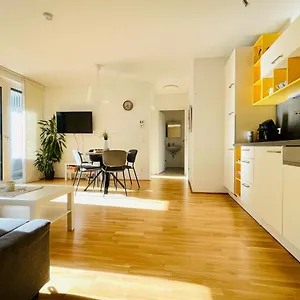 Topmodernes Sonnenwohnen Bei U-bahn Und Therme Oberlaa, 15 Min Bis Stephansplatz Appartamento